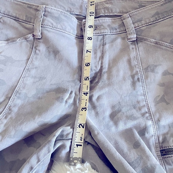 GAP CAMO CARGO PANTS SIZE 4 - Picture 9 of 13